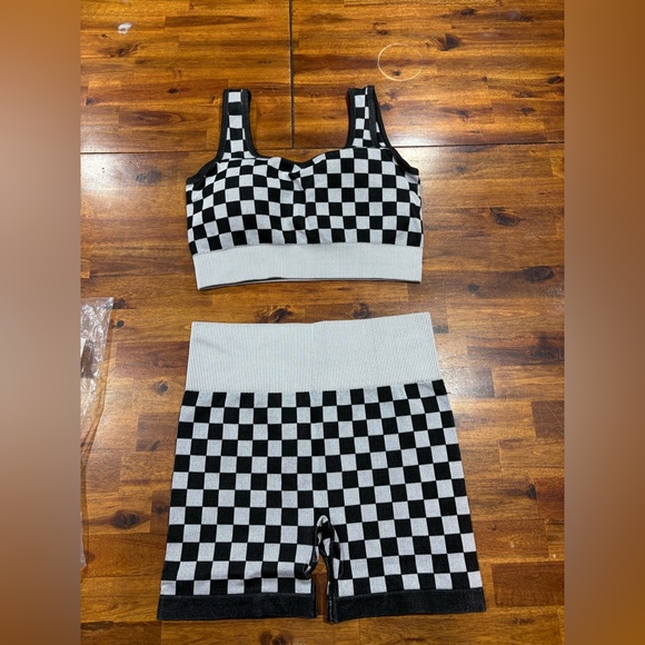 NWOT Checkmate Checkered Crop Two Piece Set black and white size S/M - Picture 4 of 7